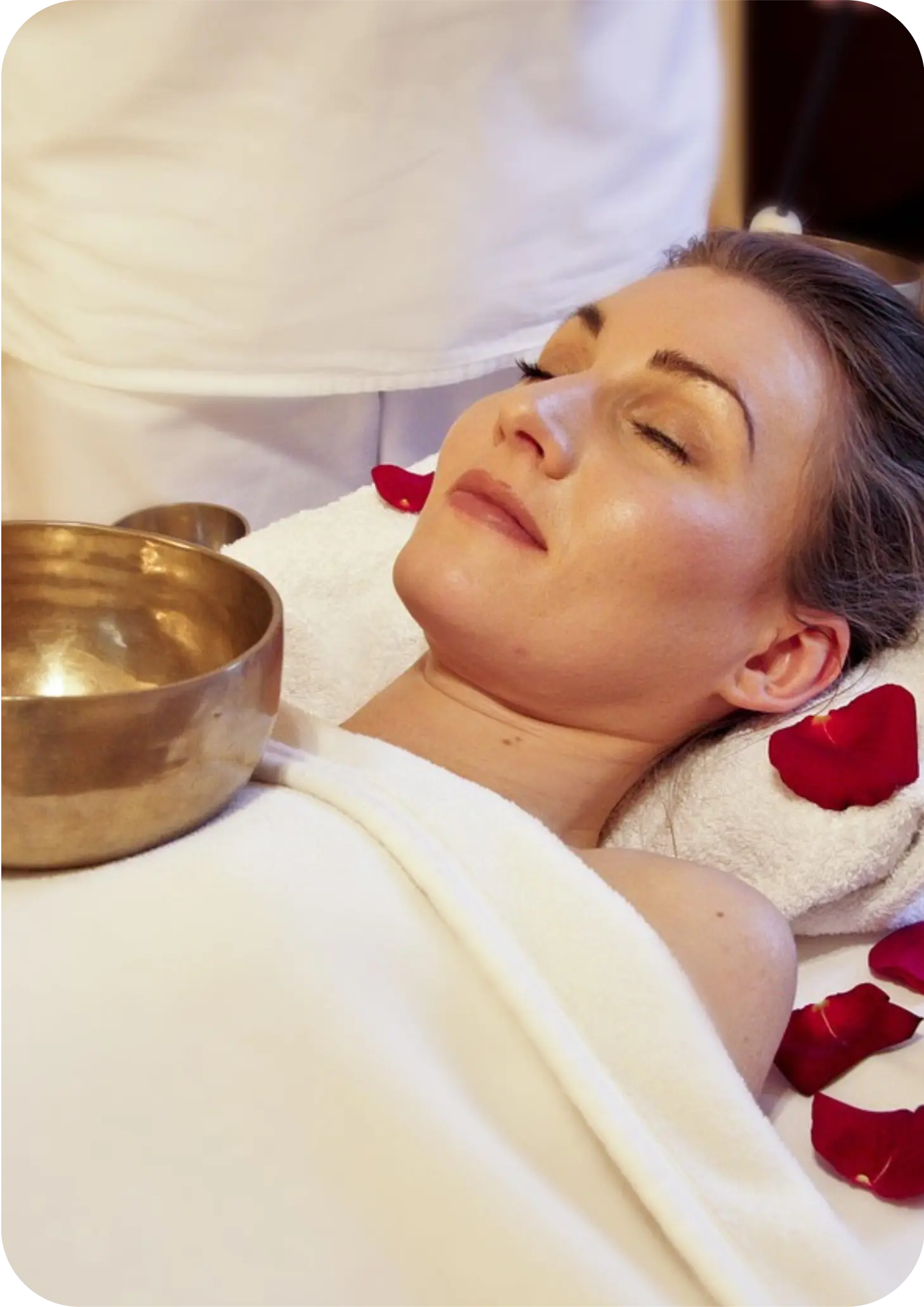 Klangschalenmassage in Greven — Entspannung mit Rosenblättern